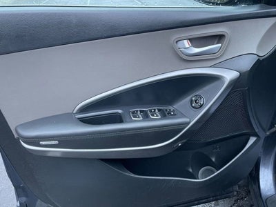 2017 Hyundai SANTA FE SE