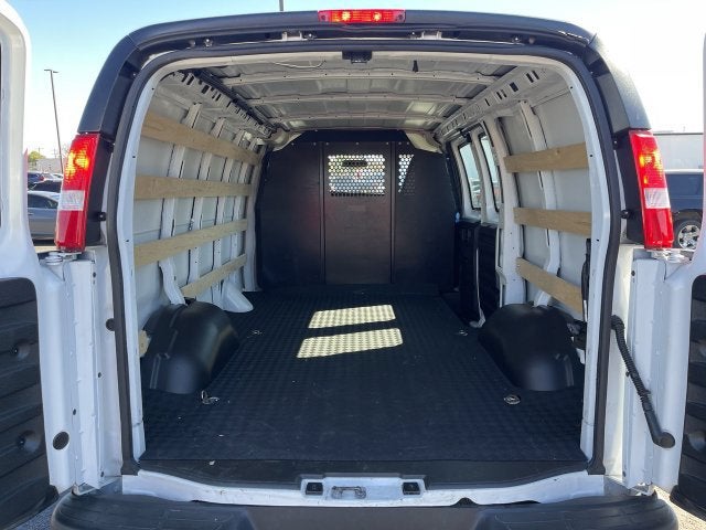 2025 Chevrolet Express Cargo WT