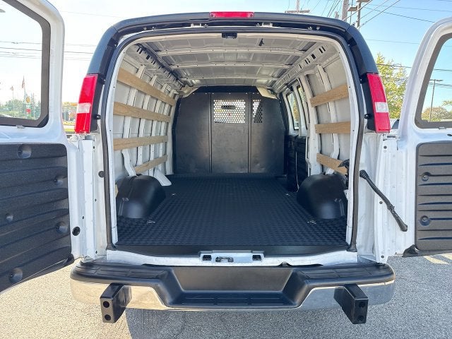 2025 Chevrolet Express Cargo WT