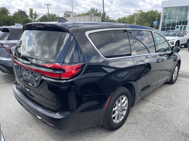 2025 Chrysler Pacifica Select